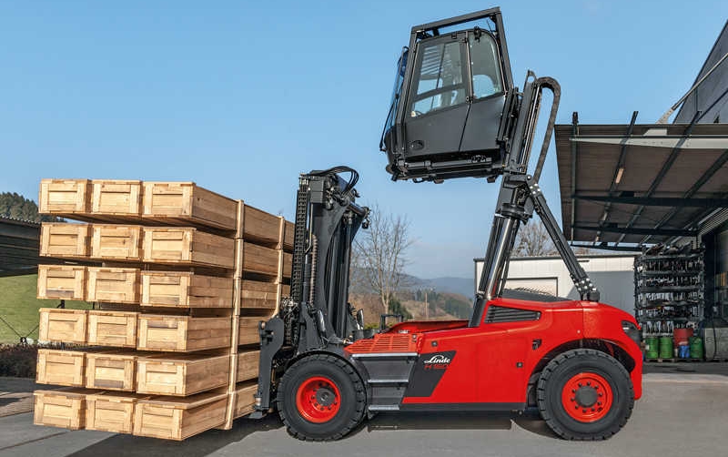 Linde incorpora cabinas elevables en sus carretillas de gran tonelaje