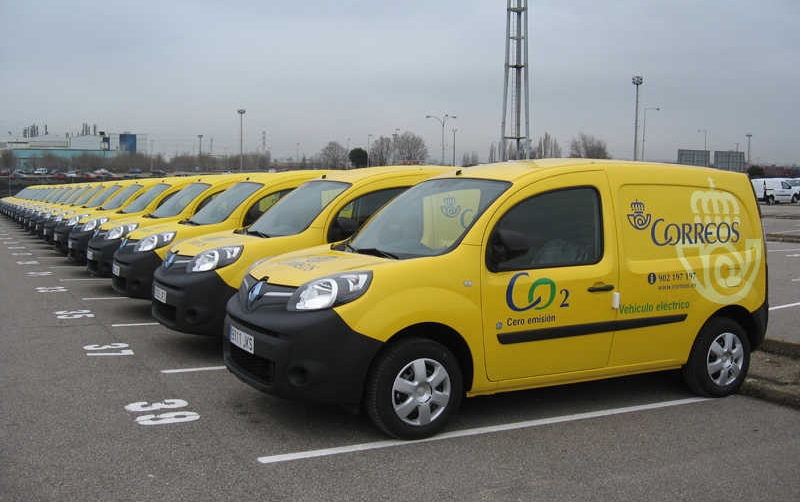 Correos destina a Catalunya nueve furgonetas y 25 motocicletas el&eacute;ctricas