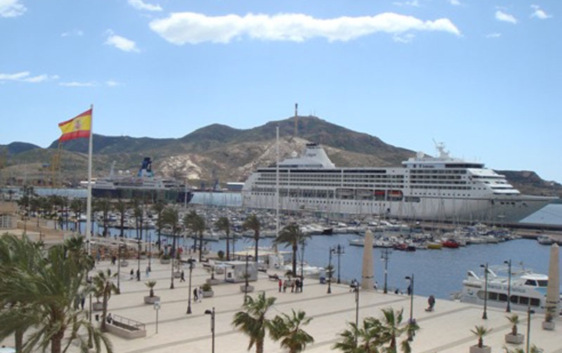 La segunda escala doble del a&ntilde;o abre un mes de abril en el que se espera que 12 cruceros visiten el Puerto de Cartagena