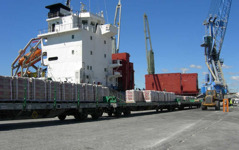 El Puerto de M&aacute;laga no se aletarga con el calor y bate r&eacute;cords en movimiento de mercanc&iacute;as