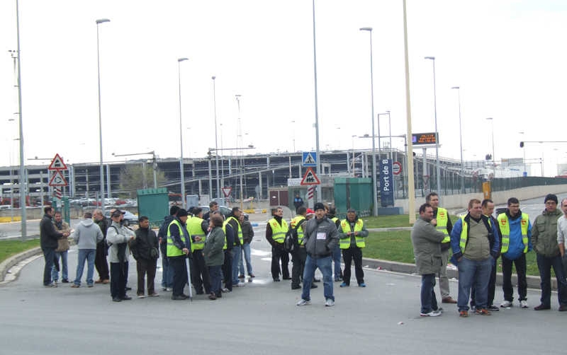 El transporte de mercanc&iacute;as por carretera y log&iacute;stica de Barcelona mantiene a sus trabajadores las condiciones en el primer d&iacute;a sin convenio