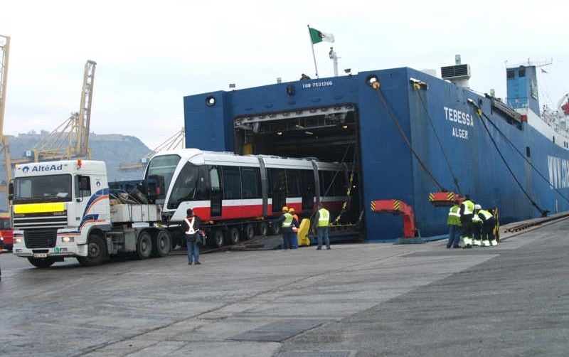 Las terminales del Puerto de Barcelona mueven 6,24 millones de toneladas de carga hasta febrero