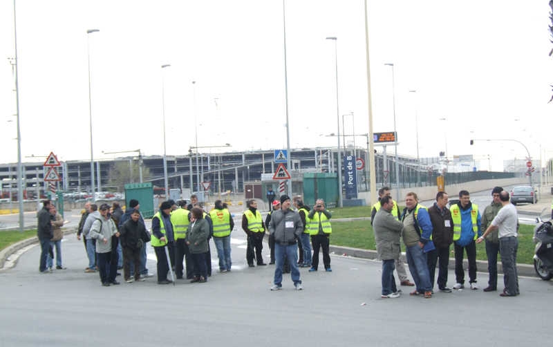 Los sindicatos cifran en un 60% el seguimiento de la huelga del transporte en Barcelona