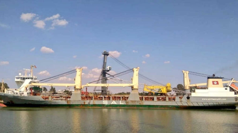 La gr&uacute;a lleg&oacute; el mi&eacute;rcoles al Puerto de Sevilla.