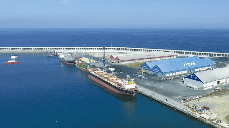 Parte de la operativa registrada en el Puerto Exterior de A Coru&ntilde;a en Punta Langosteira.