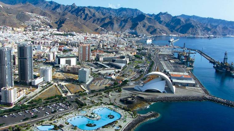 El presidente de la Autoridad Portuaria de Santa Cruz de Tenerife lamenta el “déficit de atraques para náutica deportiva” y se muestra partidario de mejorar la marina actual e impulsar y promover una nueva en la Dársena de Los Llanos (en la imagen).