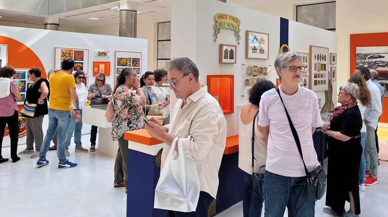 La muestra, organizada por Valenciaport, recogía 300 etiquetas de productos valencianos como naranjas, licores o vinos, con diseños de finales del siglo XIX y primera mitad del siglo XX.