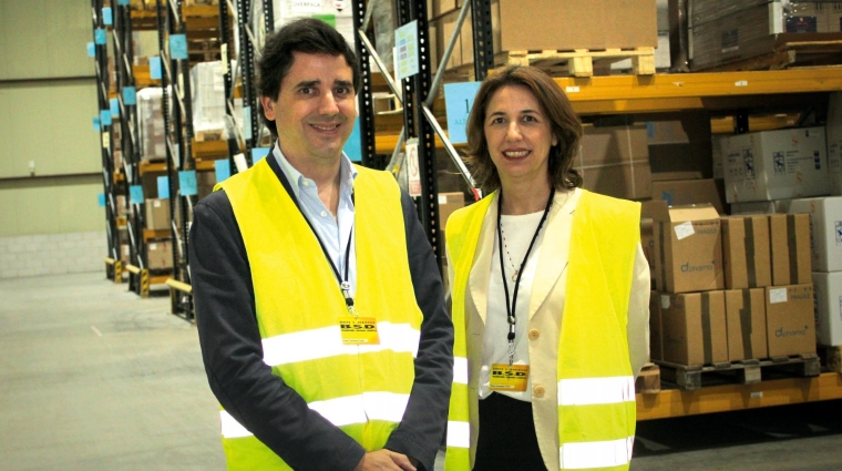 Gonzalo Domínguez, director de BSD PharmaLog; y Regina Domínguez, directora de BSD Logistic, en las nuevas instalaciones de la compañía para productos pharma. Foto B.C.