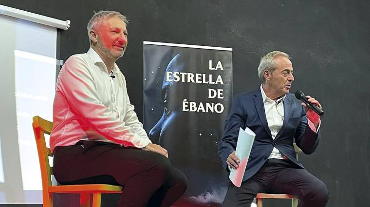 Francisco Toledo llena “La Bohemia” en la presentación de su novela “La estrella de ébano”