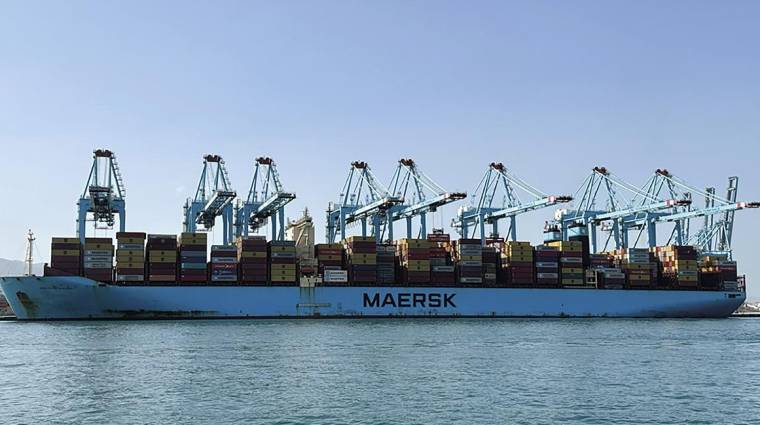 El portacontenedores en el que se realizaron las operaciones récord, el “Mayview Maersk”, opera en la red Asia-Europa (AE) de Maersk.