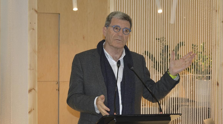 Aurelio Martínez, presidente de la Autoridad Portuaria de Valencia, durante su intervención hoy en Cevisama. Foto: Raúl Tárrega.