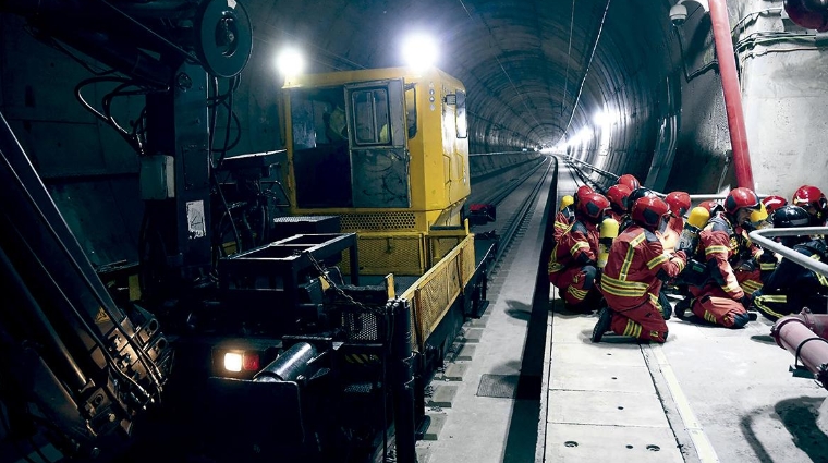 El tren de mercancías empleado en el simulacro está integrado por una locomotora de Captrain s256 y una capacidad máxima de 1.440 toneladas brutas remolcadas.