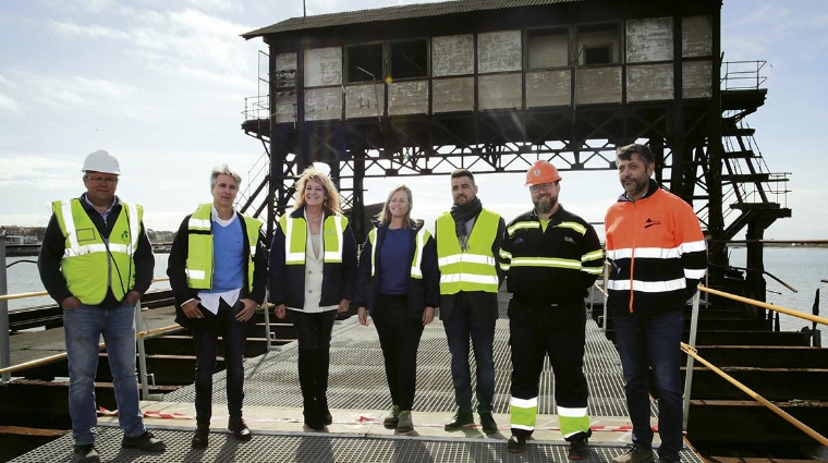 La presidenta del Puerto de Huelva, Pilar Miranda, visitando las obras del Muelle de Tharsis.