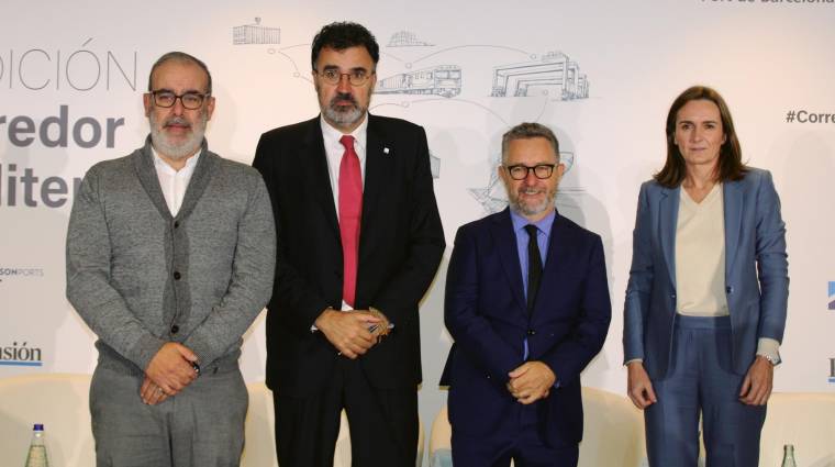 Carlos Morán, moderador; Lluís Salvadó, presidente de Port de Barcelona; Saül Garreta, presidente de Port Tarragona; e Idoia Galindo, CEO de Transfesa. Foto M.V.