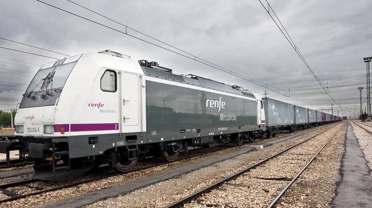 El plazo de entrega de las locomotoras concluye el 31 de diciembre de 2025.