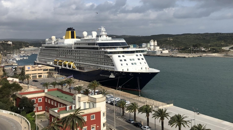 Crucero en el puerto de Mahón.