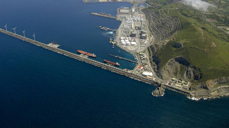 En primer t&eacute;rmino, la terminal mar&iacute;tima de Petronor en Punta Lucero, en la zona industrial del Puerto de Bilbao.