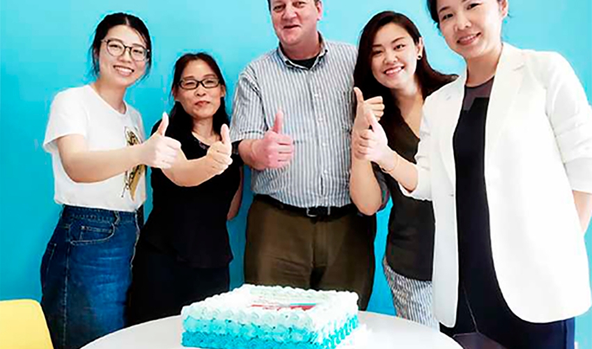 Equipo en la oficina de Wuxi: Rochelle Yin (Sales Support Supervisor), Anne Zhang (Branch Manager), Thomas Gronen (General Manager China), Fion Song (Personal Assistant and Manager Administrations) y Annie Wu (Branch Manager Shanghai &amp; Deputy General Manager China).