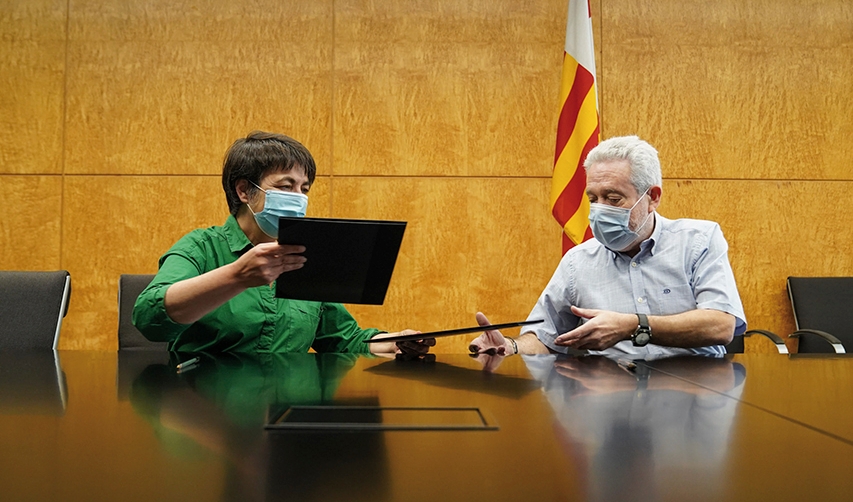 El Ayuntamiento de Barcelona y el Consell de Gremis firman un acuerdo para facilitar la carga y descarga