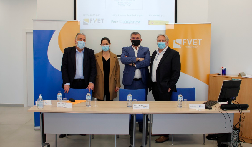 El máster, organizado por la Federación Valenciana de Empresarios del Transporte y la Logística (FVET) en colaboración con Foro de Logística, pretende incrementar la aptitud y cualificación de los profesionales del transporte y, así, contribuir a la profesionalización del sector.