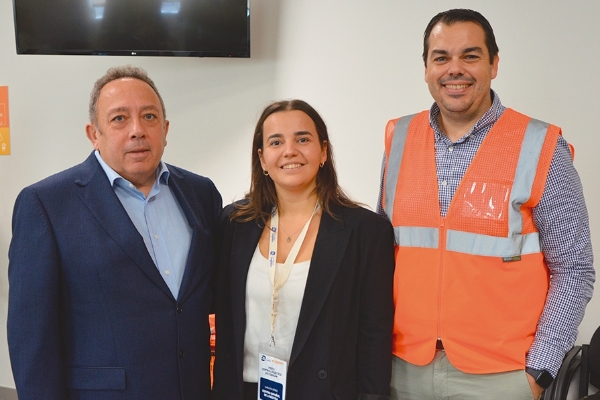 $!Alfredo Cabrera, ejecutivo de Organización de Centrales Logísticas de Consum; Carlota Pérez, delegada de CEL Levante y Pedro Garrido, jefe de Área de Organización de Consum. Foto J.C.P.