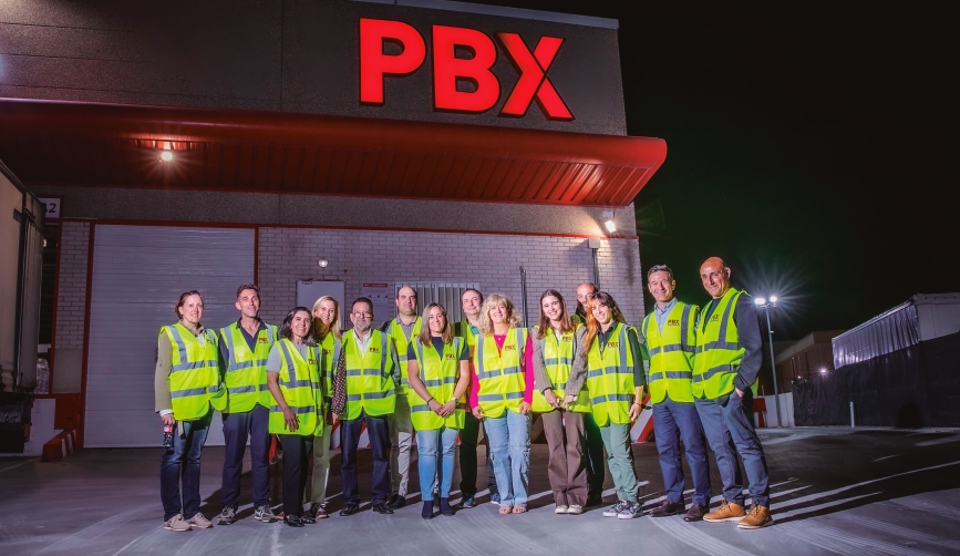 Participantes en la visita nocturna del lunes a la operativa de Palibex en su hub de Madrid.