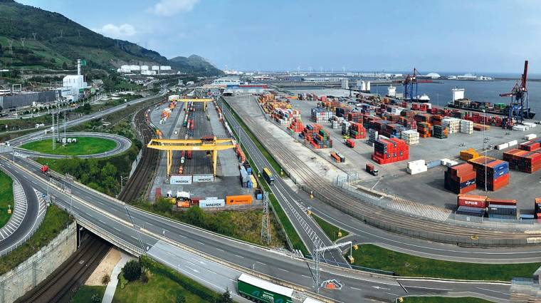 El acceso general de las mercancías al Puerto de Bilbao está previsto por la Variante Sur Ferroviaria de Mercancías (VSFM).