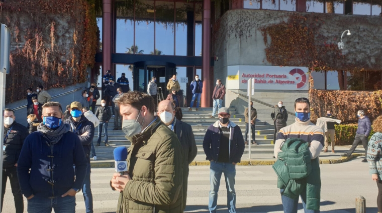 Trabajadores de la AP de Algeciras se concentraron ayer ante la instituci&oacute;n ante &quot;el incumplimiento del convenio&quot;.