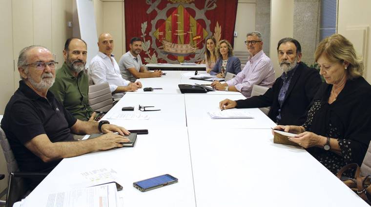 Miembros de la Junta Directiva del COACAV durante la reunión celebrada el pasado jueves. Foto: Raúl Tárrega.