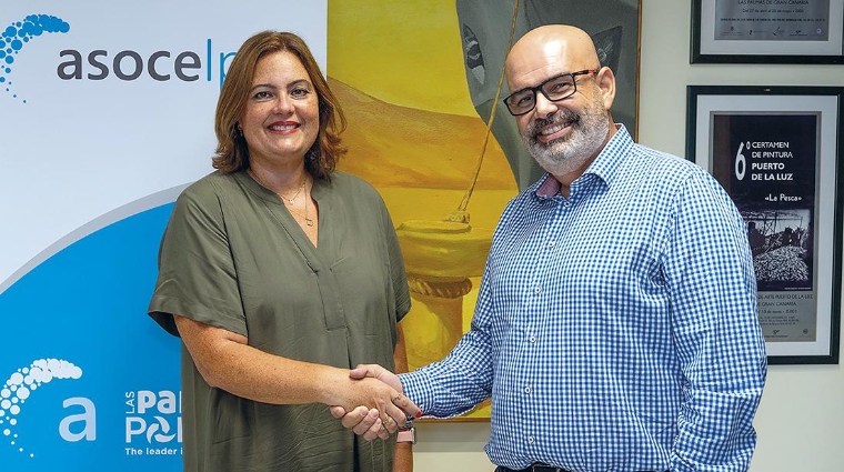 La presidenta de la Autoridad Portuaria de Las Palmas, Beatriz Calzada, junto al presidente de Asocelpa, Jaime Cabrera.