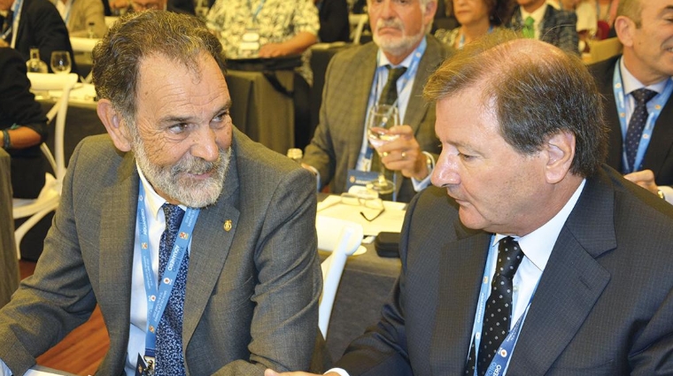 Emilio Guardiola, presidente del Colegio Oficial de Agentes y Representantes Aduaneros de Valencia; y Antonio Llobet, presidente del Consejo General de Agentes de Aduanas. Foto: Raúl Tárrega.