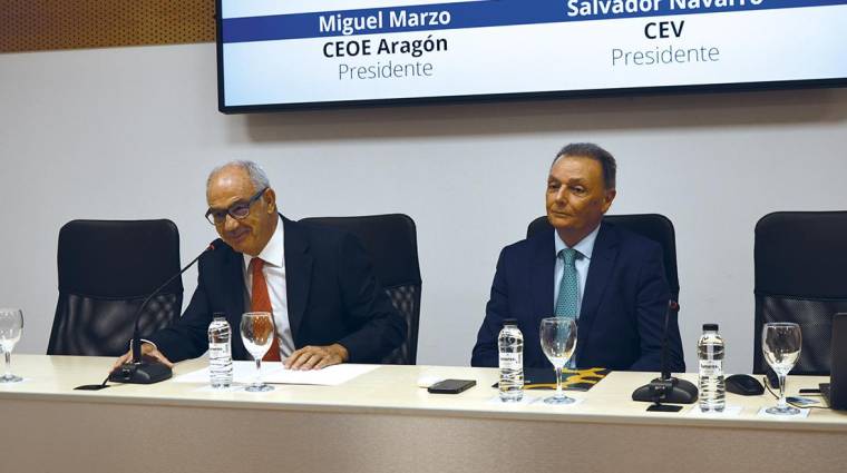 Miguel Marzo, presidente de CEOE Aragón; y Salvador Navarro, presidente de la CEV. Foto: Fernando Vitoria.