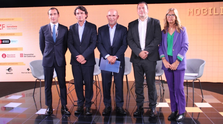 Jacobo Anaya, director de energía y sostenibilidad de BBVA; Isaac Centellas García, responsable de división de Metro Madrid; Jordi Vila, jefe de Medio Ambiente de Port de Barcelona; Carlos González, general manager de Emovili y Silvia Martí, VP Corporativa, Comunicación Interna e Institucional de Moventia. Foto J.P.M.