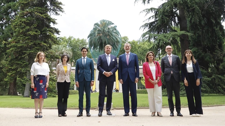 Los Reyes de España y Países Bajos han celebrado hoy un almuerzo para conmemorar el 375 aniversario de las relaciones diplomáticas entre ambos países, un encuentro que sirve como preludio a la vista que realizarán ambos monarcas a Algeciras para conocer con detalle el proyecto del corredor del hidrógeno entre Algeciras y Róterdam.