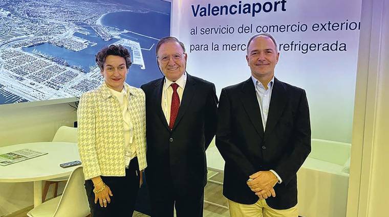 Mar Chao, presidenta de la Autoridad Portuaria de Valencia; José Luis Mompó, presidente de ASIMPORT y el representante del área comercial de la APV, Rafael Romero.