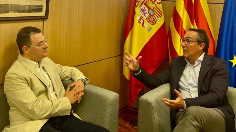 El presidente de Xarxatec, José Bort junto al presidente de la Autoridad Portuaria de Castellón, Rubén Ibáñez.