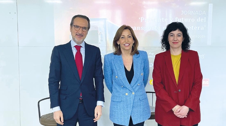 De izquierda a derecha: Francisco Aranda, presidente de UNO; Natalia Chueca, consejera de Servicios Públicos y Movilidad del Ayuntamiento de Zaragoza; y Susana Val, directora del ZLC.