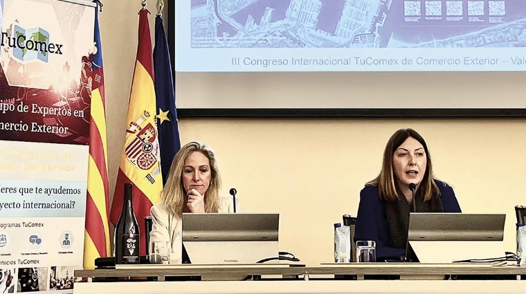 Cristina Peña, CEO de TuComex, y Cristina Rodríguez, jefa de Comercial y Clientes de la Autoridad Portuaria de Valencia (APV), durante la inauguración.