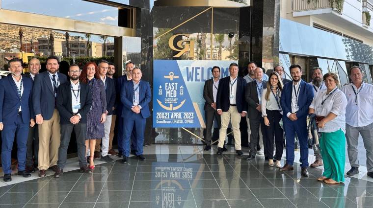Foto de familia de la delegación empresarial e institucional del Puerto de Algeciras que ha participado esta semana en la feria East Med Expo.