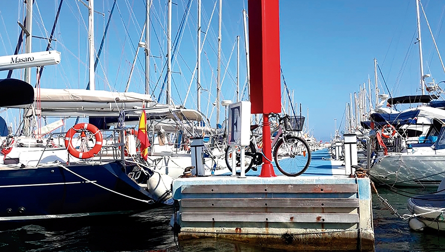 La Autoridad Portuaria de Alicante inspecciona 158 balizas