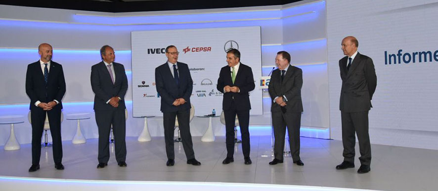 Marcos Basante, presidente de ASTIC, tercero por la izquierda, durante la Asamblea General.