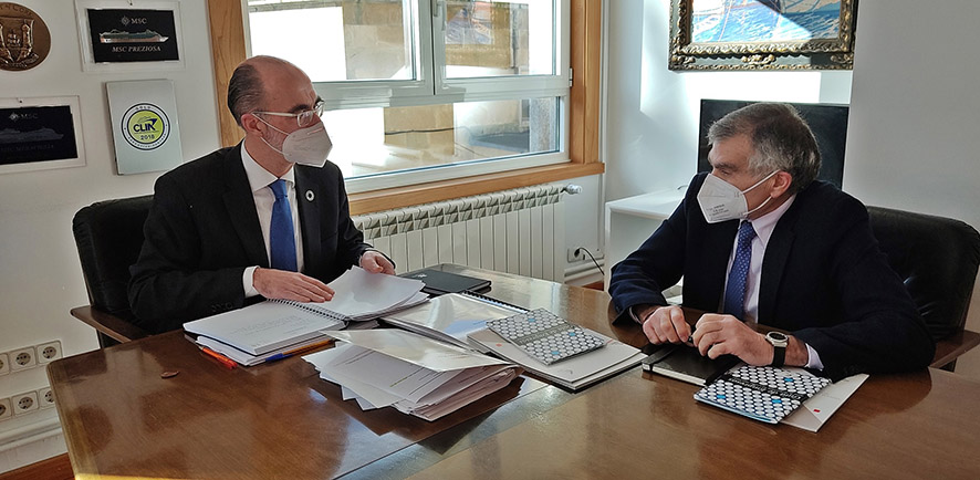 Jes&uacute;s V&aacute;zquez Almui&ntilde;a, presidente de la Autoridad Portuaria de Vigo (APV), y Jos&eacute; Antonio V&aacute;zquez Freire, presidente de la Asociaci&oacute;n de Centros Especiales de Empleo sin &Aacute;nimo de Lucro (Cegasal).