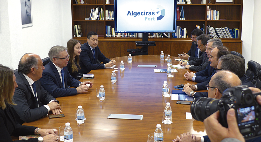 El Puerto de Algeciras recibe al embajador de Kazajst&aacute;n