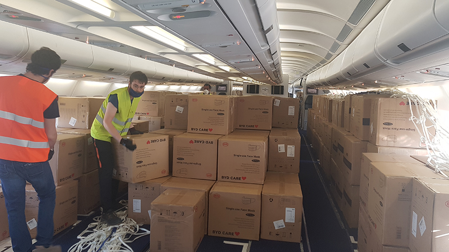 El Aeropuerto de Ciudad Real facilita la entrada de 26 millones de mascarillas