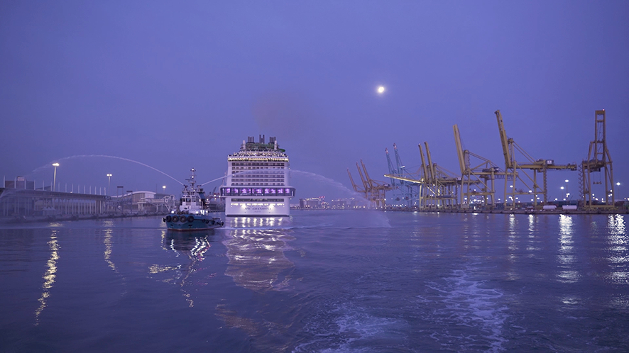 El &quot;MSC Grandiosa&quot; inaugura la temporada de cruceros en el Port de Barcelona