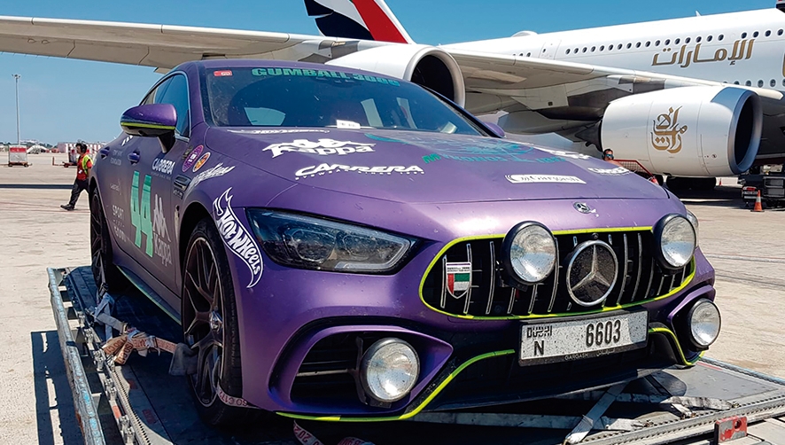 Emirates Skycargo transporta cuatro coches del rally Gumball 3000 desde Barcelona a Dub&aacute;i