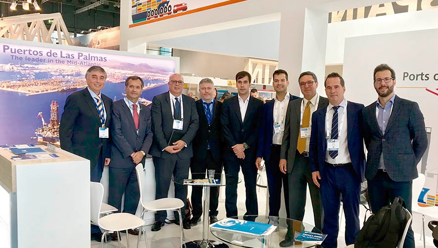 El director comercial de la Autoridad Portuaria de Las Palmas, Juan Francisco Mart&iacute;n, junto a los representantes de las empresas Boluda, Atlansea, Transcona- Hamilton, La Luz Market, Berg&eacute;, P&eacute;rez y C&iacute;a, Viking Star, Romeu (Canarship), Suardiaz y MSC, entre otras.