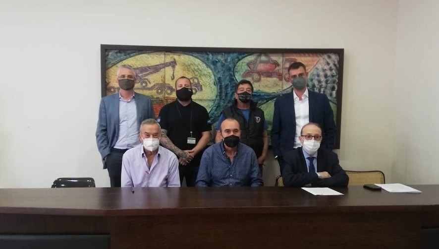 Los transportistas de Barcelona, a la espera de una respuesta oficial para desconvocar las marchas lentas