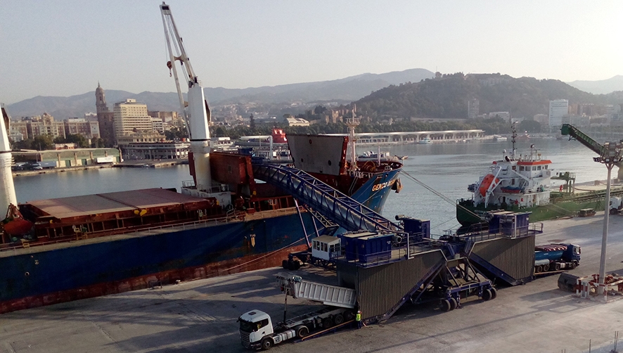 Cinta transportadora de Servimad en el muelles 6-7.