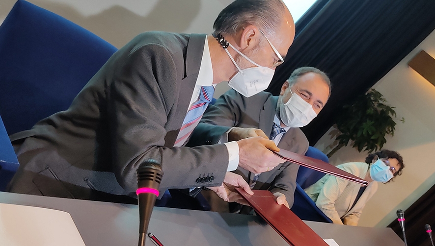 La Autoridad Portuaria de Vigo y la Conseller&iacute;a de Sanidade firman un acuerdo de colaboraci&oacute;n para fomentar la formaci&oacute;n en resucitaci&oacute;n cardiopulmonar y el incremento de la capacitaci&oacute;n en el uso de desfibrilaci&oacute;n semiautom&aacute;tica.